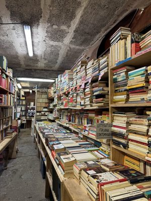 Libreria Acqua Alta by null