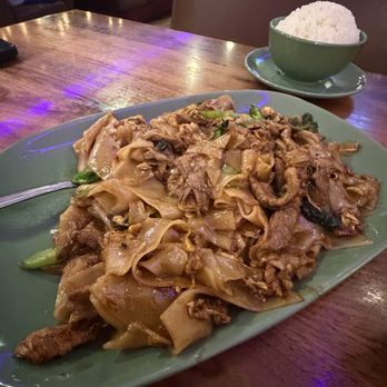 Thai House Restaurant - Pat see ewww - Thai Near Me - Redlands, California