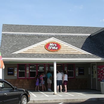 Mrs & Me - Ice Cream & Frozen Yogurt Near Me - Kittery, Maine