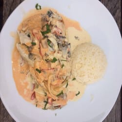 Ezo - Rolled chicken with spinach and creamy feta sauce