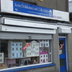 Acorn Dollhouses & Collectibles