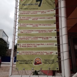 7x7 Jugos, Tacos y Licuados - Los combos que manejan son ricos y súper económicos.