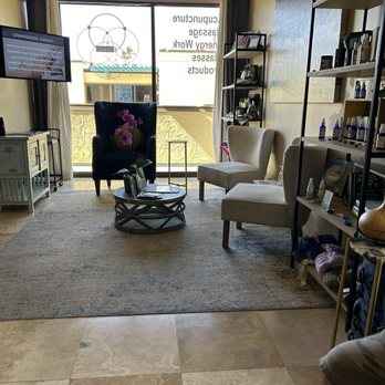 808 Wellness Spa - Waiting area - Acupuncture Near Me - Kihei, Hawaii