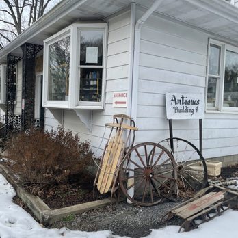 Wagon Wheel Antiques - Antiques Near Me - Valencia, Pennsylvania Wagon Wheel Antiques - Antiques Near Me - Valencia, Pennsylvania