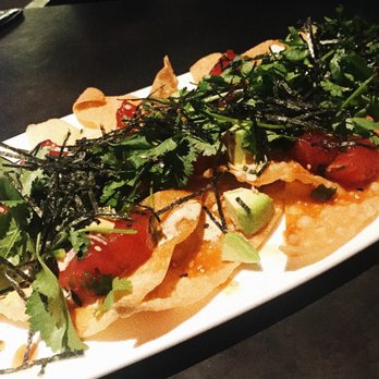Yard House - Poke nachos - New American Near Me - Austin, Texas
