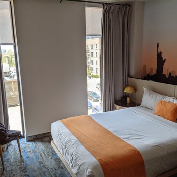 The Parc Hotel - Queen Bed - Hotels Near Me - Flushing, New York