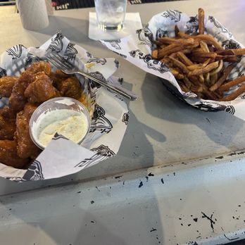 Shakers Public House - Bonless Garlic Menace, Ranch, Fries - Bars Near Me - Worthington, Ohio