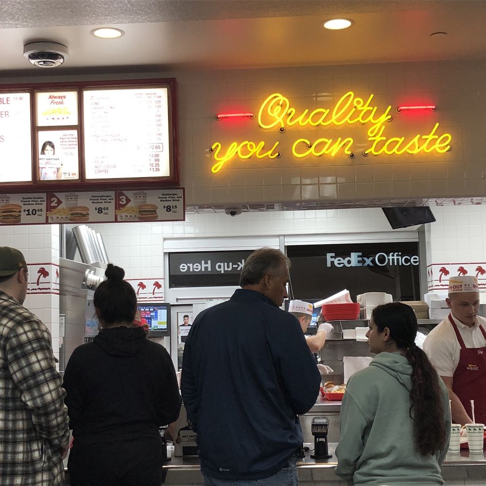In-N-Out Burger - Front counter at In N Out - Burgers Near Me - El Segundo, California In-N-Out Burger - Front counter at In N Out - Burgers Near Me - El Segundo, California