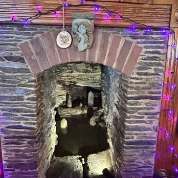 The Rabbit Hole Gastropub - Inside - American Near Me - Harpers Ferry, West Virginia The Rabbit Hole Gastropub - Inside - American Near Me - Harpers Ferry, West Virginia