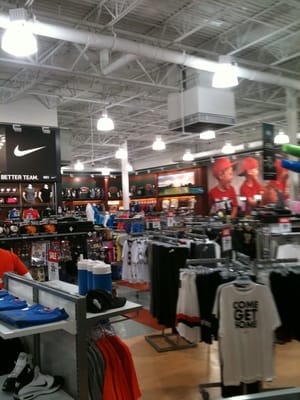 DICK'S Sporting Goods by null
