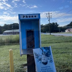Hwy 11 Pit Stop - Relic of bygone days!