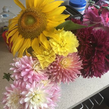Chipping Twig Farms - Snagged 4 bunches and a beautiful sunflower all together $14 - Specialty Food Near Me - Orting, Washington Chipping Twig Farms - Snagged 4 bunches and a beautiful sunflower all together $14 - Specialty Food Near Me - Orting, Washington