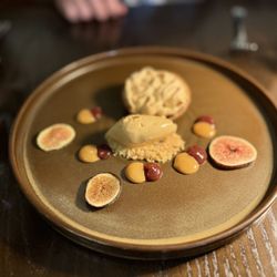 American Bounty Restaurant - White Chocolate Tort