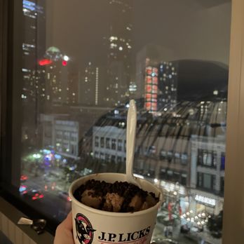 J P Licks - Brownie Brownie Batter with Chocolate Chips - Ice Cream & Frozen Yogurt Near Me - Boston, Massachusetts