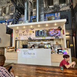 El Sazon Cocina & Tragos - Store front