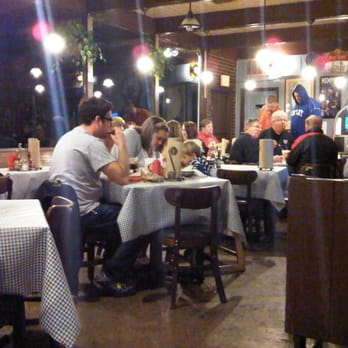 Central BBQ - inside seating area - Barbeque Near Me - Memphis, Tennessee