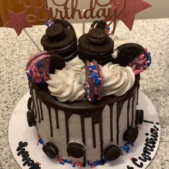 Area 51 Cupcakery - Oreo cake - Cupcakes Near Me - Naperville, Illinois