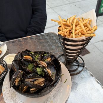 Chez Maman East - Les Moules Thai - French Near Me - San Francisco, California