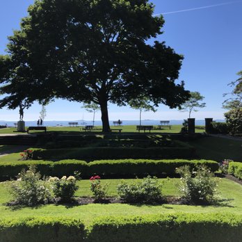 Lynch Park - Shady areas for picnic blanket, benches for water views. - Parks Near Me - Beverly, Massachusetts