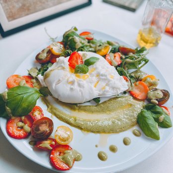 Chefan by RCB - Pickled strawberry Caprese Salad with avocado-pesto - Personal Chefs Near Me Chefan by RCB - Pickled strawberry Caprese Salad with avocado-pesto - Personal Chefs Near Me