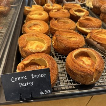 D'avant Bakery - Creme Brulee Pastry - Bakeries Near Me - Edgewater, New Jersey