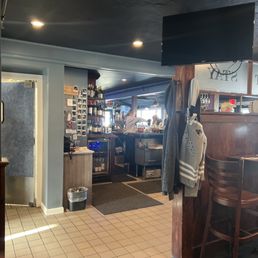 A very busy pub with excellent food and service!