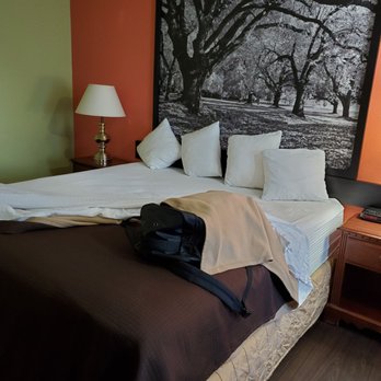 Super 8 by Wyndham Ontario - Hotels Near Me - Ontario, Oregon