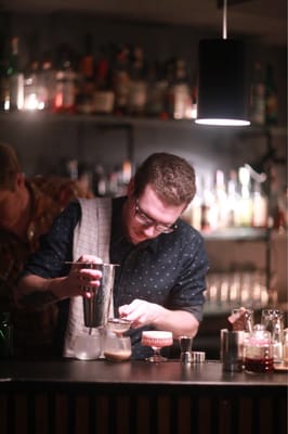Duck and Cover - Cocktailbar by null