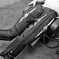 Physiophyx Physical Therapy - Experience top-notch compression therapy, ideal for aiding muscle recovery post-sports or a strenuous workday. Claim your complimentary comp