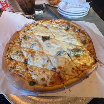 J & G Pizza Palace - Pizza w/mushroom , onions, and spinach - Pizza Near Me - Sylvania, Ohio J & G Pizza Palace - Pizza w/mushroom , onions, and spinach - Pizza Near Me - Sylvania, Ohio