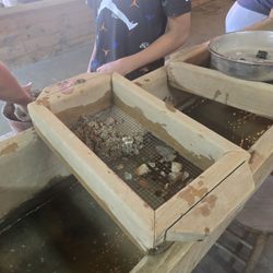 Great Smokey Gem Mine - Shifting through gems from dirt