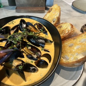 Social Roost - Mussels - Breakfast & Brunch Near Me - St. Petersburg, Florida