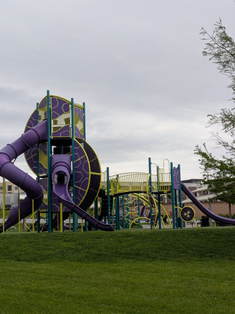 Lowenstein Park Logo