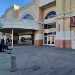 CMX Cinemas Pinnacle 14 - Out front