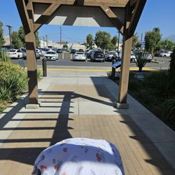 Northeast Valley Health Corporation - San Fernando Health Center - Parking lot
