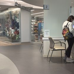 Main Line Health King of Prussia - Check-in area and gift shop
