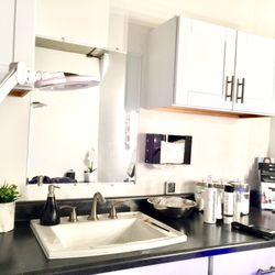 Taylor Paige Integrative Skincare - Workspace so clean and tidy