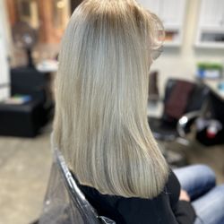 Karl Vasquez Color Salon and Spa - Once again AMAZING HAIR BY TAYLOR. This is the reason I drive from Irvine to palm desert.