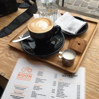 Bidon - A perfect cappuccino and some English breakfast tea and biscuits. - Bikes Near Me - Ghent, VOV