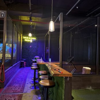 Kick Axe Throwing - Bars Near Me - Brooklyn, New York