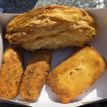 Padaria Ribeiro - 1 beef, 1 shrimp, 2 cod fish, missing 1 shrimp and 1 chicken cone (happy in tummy) - Bakeries Near Me - Porto, 13 Padaria Ribeiro - 1 beef, 1 shrimp, 2 cod fish, missing 1 shrimp and 1 chicken cone (happy in tummy) - Bakeries Near Me - Porto, 13