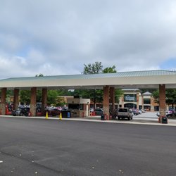 Outside the Kroger Fuel Center in front of this Kroger at Haynes Market in Johns Creek / Alpharetta. Eight pumps total.