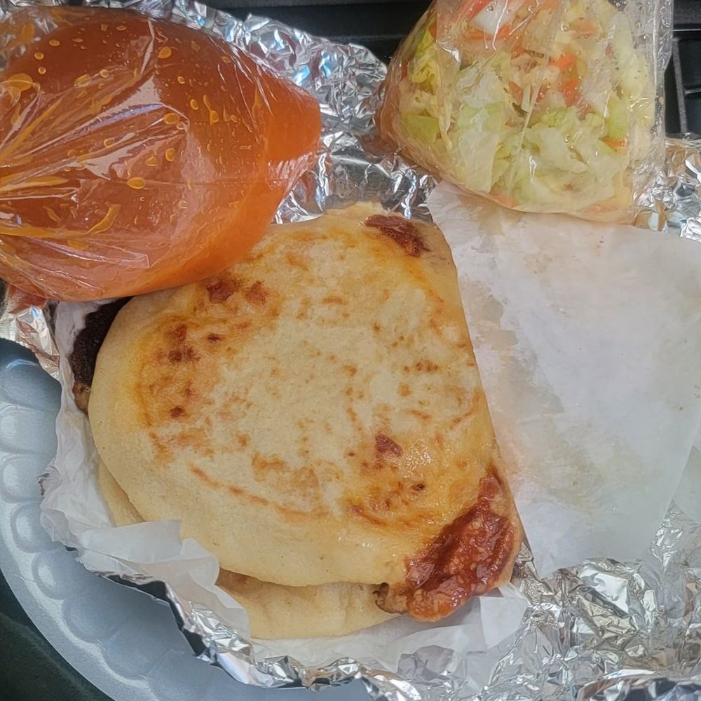 Pupusas de chicharrón con queso. Pupusas de chicharrón con queso.