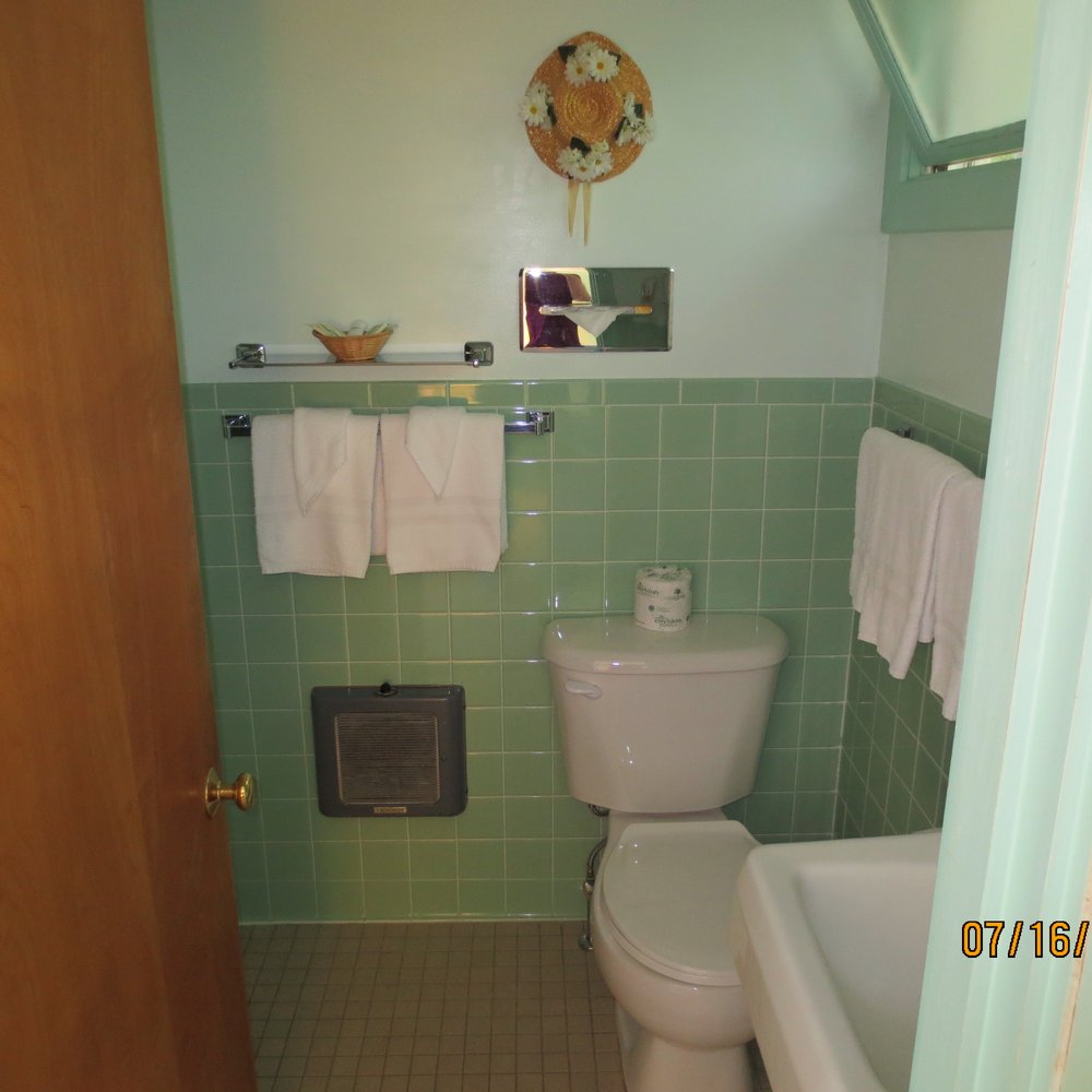 Highbrook Motel - bathroom - Hotels Near Me - Bar Harbor, Maine Highbrook Motel - bathroom - Hotels Near Me - Bar Harbor, Maine
