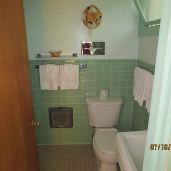Highbrook Motel - bathroom - Hotels Near Me - Bar Harbor, Maine