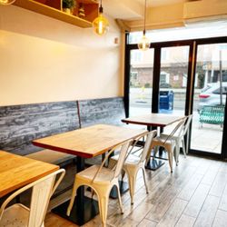 Island Poke - Massapequa Park - Seating area