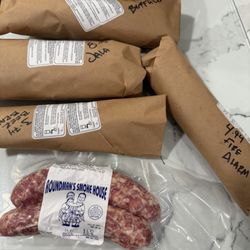 Roundman's Smoke House - Brat assortment