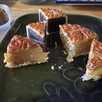 Napoleon Super Bakery - Red bean & winter melon mooncakes w/o yolks - Bakeries Near Me - Oakland, California Napoleon Super Bakery - Red bean & winter melon mooncakes w/o yolks - Bakeries Near Me - Oakland, California