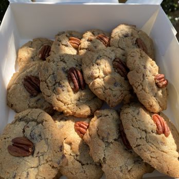 Cupcake Junkie - Chocolate Chip Pecan Cookies (Best-Seller) - Cupcakes Near Me - Baton Rouge, Louisiana