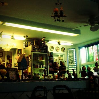 The Worker Bee Cafe - Dining Room is Busy with Bee decor - Breakfast & Brunch Near Me - Carpinteria, California